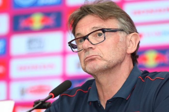 Pelatih Timnas Vietnam Philippe Troussier.