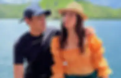 Bak Negeri Dongeng, Resepsi Chelsea Islan dan Rob Clinton Dipenuhi Dekorasi Mewah dengan Banyak Bunga dan Lampu Kristal