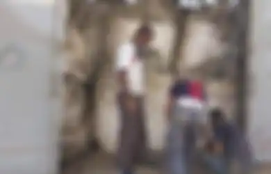 Penyebab Ledakan Beirut Masih Jadi Misteri, Viral Foto Pekerja Pengelas Pintu Gudang Penuh Sesak Amonium Nitrat, Berjarak Tak Sampai Sejengkal dari Bahan Peledak Mematikan Itu
