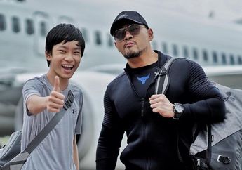 Pamer Foto Lawas Bareng Anak Bujangnya yang Kini Makin Kekar, Deddy Corbuzier Justru Kena Nyinyiran Kocak dari Netizen: Kenapa Muka Lo Beda Om?