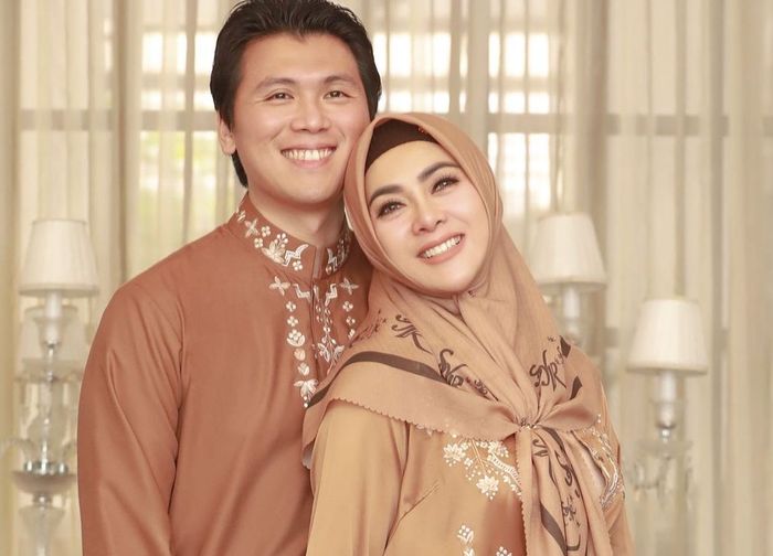 Syahrini  dan Reino Barack