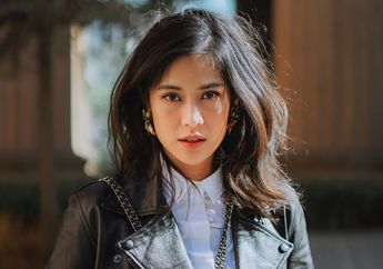 Nggak Kalah dengan Syahrini, Dian Sastro Tampil Anggun Saat Pakai Kimono di Jepang, Cantik Banget!