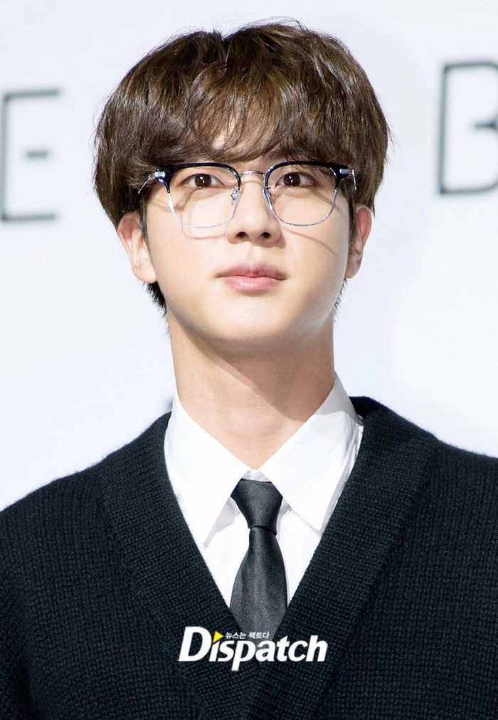 Jin dalam konferensi pers BTS untuk album BE.