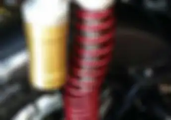Jarang yang Sadar, Ini 3 Penyebab Sokbreker Motor Jadi Miring dan Rawan Celaka