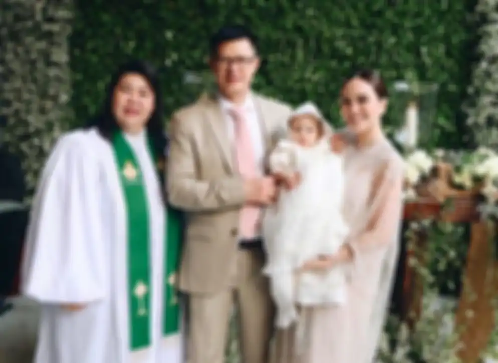 Momen pembaptisan putri Shandy Aulia, Claire