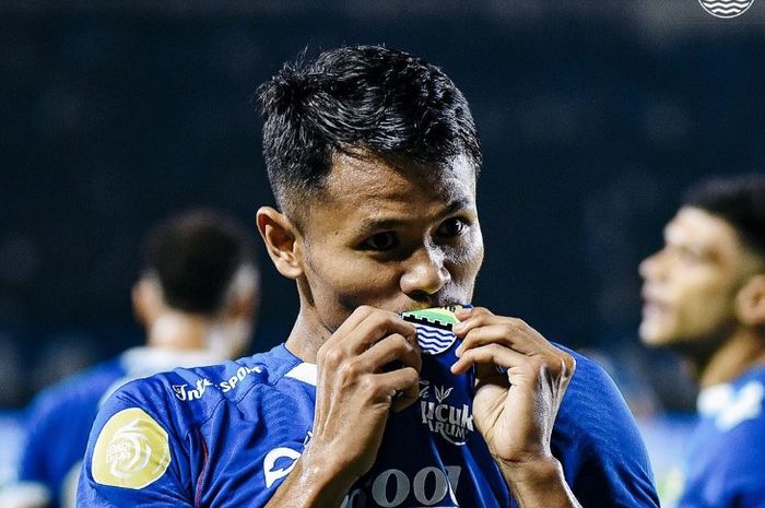 Selebrasi Dimas Drajad usai mencetak gol untuk Persib Bandung ke gawang Arema FC.