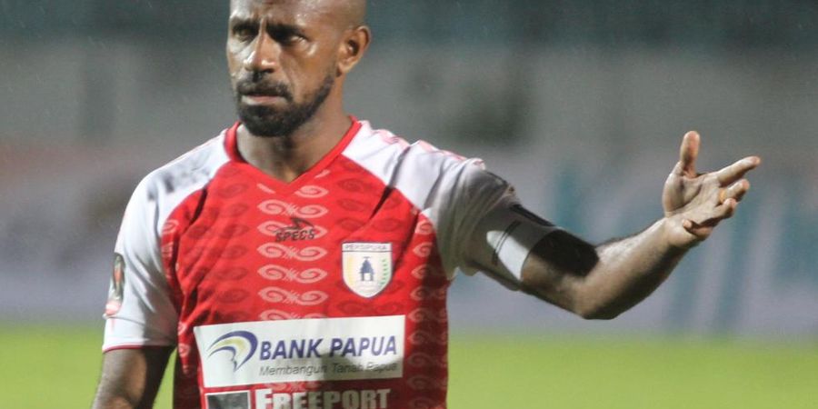 Persipura Vs Badak Lampung FC - Boaz Solossa Gagal Penalti, Mutiara Hitam Tertinggal