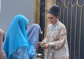 Berbagi Kebahagiaan, Krisdayanti Rayakan Lebaran 2023 Bersama dengan Para Tetangga