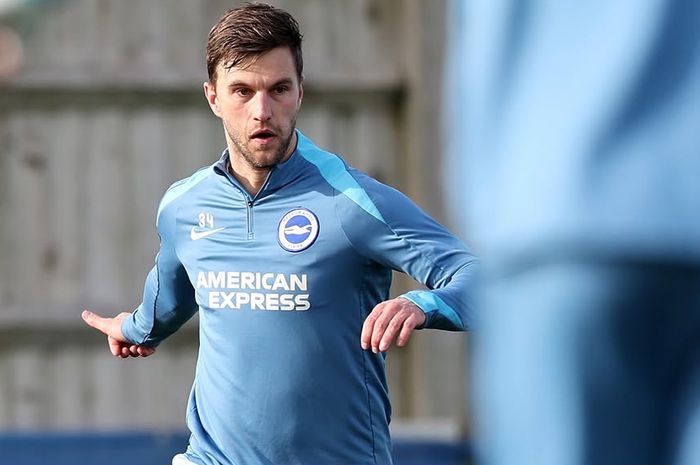 Bek Brighton &amp; Hove Albion Joel Veltman ingin memperkuat timnas Indonesia.