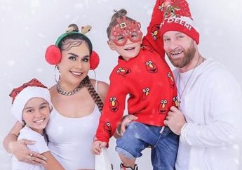 2&nbsp;Anaknya Tak Ingin Punya Adik Lagi, Melaney Ricardo Tidak Tutupi&nbsp;Keputusan Angkat Rahim