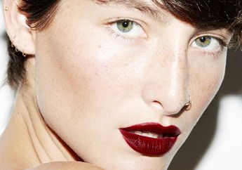 5 Pilihan Produk Lipstik Gelap untuk Wanita Berkulit Putih Pucat