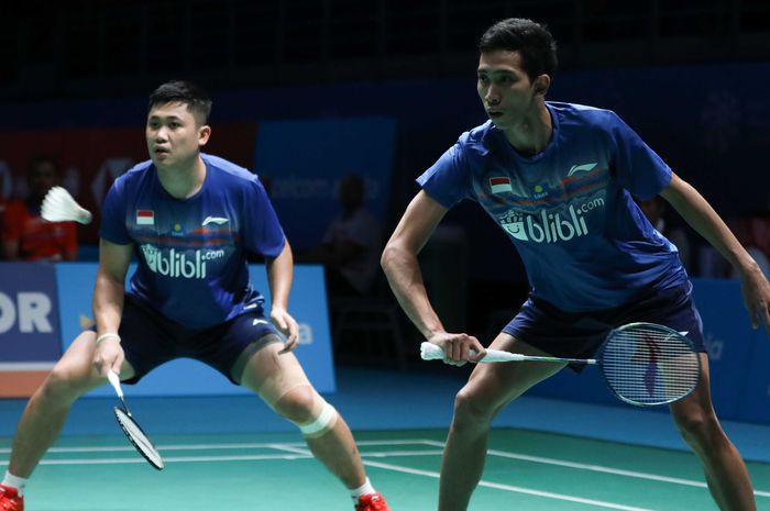 Pasangan ganda putra Indonesia, Wahyu Nayaka Arya Pangkaryanira/Ade Yusuf Santoso saat menjalani laga melawan Kim Astrup/Anders Skaarup Rasmussen (Denmark) pada babak kesatu Malaysia Open 2019 di Axiata Arena, Bukit Jalil, Kuala Lumpur, Selasa (2/4/2019).