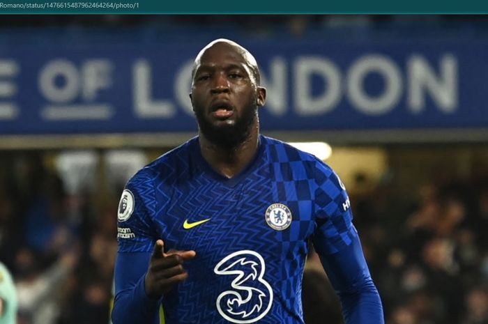 Media Italia melaporkan bahwa penyerang Chelsea, Romelu Lukaku, benar-benar ingin kembali ke Inter Milan sampai rela gajinya dipotong.