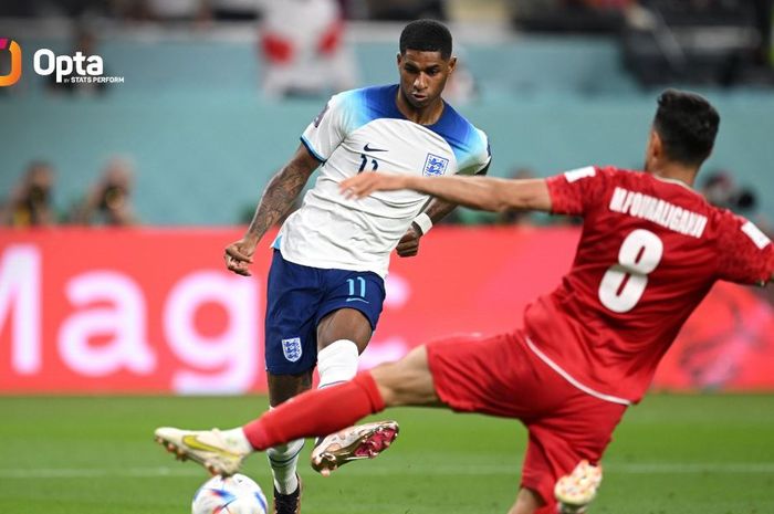 Marcus Rashford mencetak gol kelima timnas Inggris ke gawang timnas Iran dalam matchday 1 babak penyisihan Grup B Piala Dunia 2022 di Khalifa International Stadium, Senin (21/11/2022).