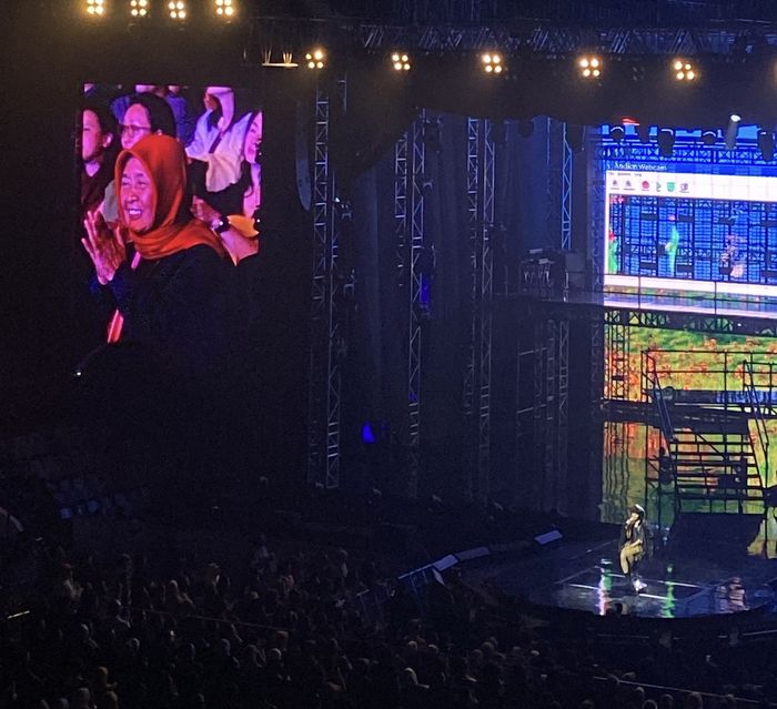 Di tengah konser, Andien ungkap sosok sang ibu sebagia orang paling berjasa saat dirinya terpuruk.