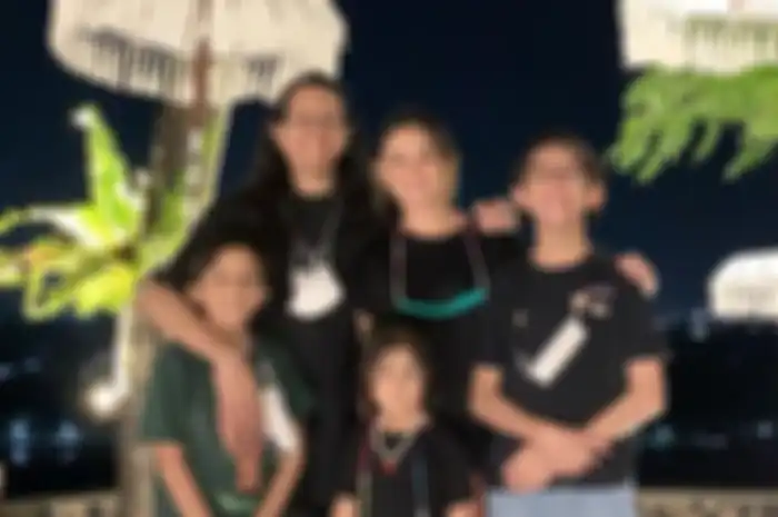 Raditya Oloan, Joanna Alexaandra bersama anak-anak
