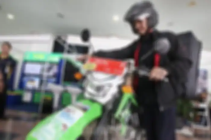 Petugas Samsat gendong di Jawa Barat