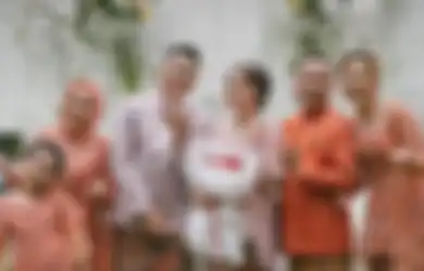 Jauh dari Kata Mewah Meski Anaknya Jadi Pedangdut Papan Atas, Menu Sederhana Keluarga Ayu Ting Ting Saat Sahur Pertama Ini Bikin Ayah Rozak Kegirangan: Tambah Satu