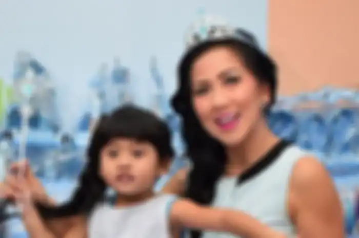 Venna Melinda dan  Vania Athabina 