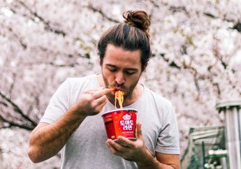  Arti Mimpi Makan Mi Ternyata Berhubungan dengan Nafsu yang Menggebu, Benarkah?