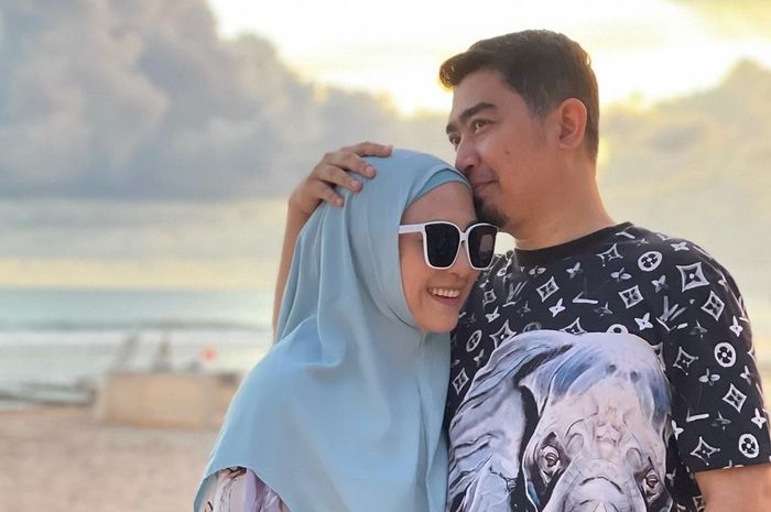 April Jasmine dan Ustaz Solmed