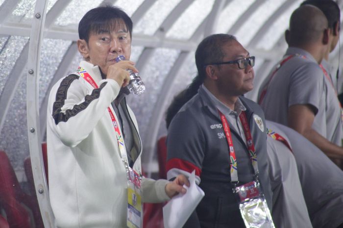 Pelatih timnas Indonesia, Shin Tae-yong dalam laga kontra Filipina di Stadion Manahan, Solo, dalam partai terakhir grup B ASEAN Cup 2024, Sabtu (21/12/2024).