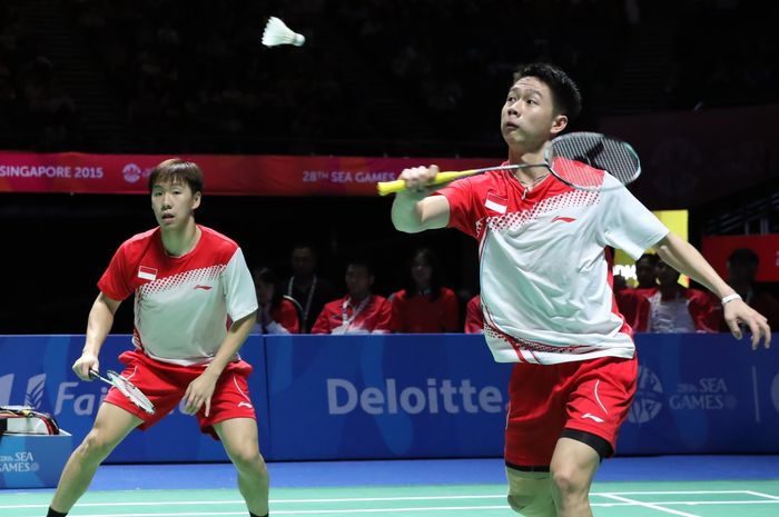 Pasangan ganda putra Indonesia, Marcus Fernaldi Gideon/Kevin Sanjaya Sukamuljo, saat tampil pada SEA Games Singapore 2015 di Singapore Indoor Stadium, Kallang, Singapura.