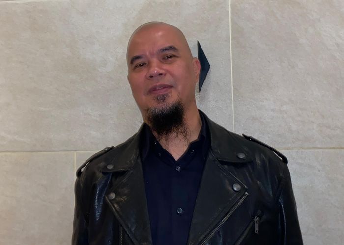 Ahmad Dhani saat Grid.ID temui di kawasan Senayan, Jakarta Pusat, Senin (30/12/2024) malam.