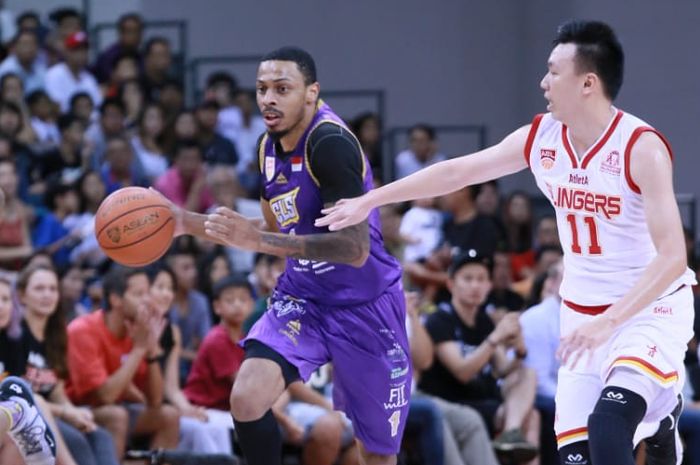 Doug Herring (kiri) bakal kembali menjadi salah satu andalan BTN CLS Knights Indonesia saat melakoni final keempat ABL 2018-2019, Sabtu (11/5/2019)