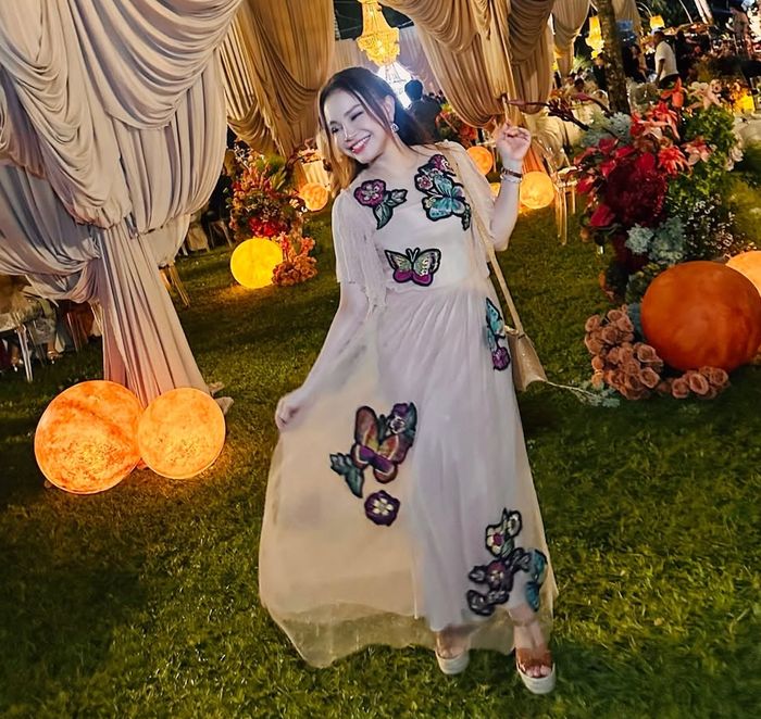 Rossa hadiri resepsi Luna Maya dan Maxime Bouttier.