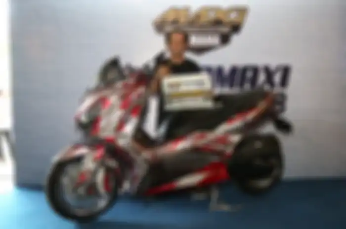 Robert dengan Yamaha XMAX buatannya