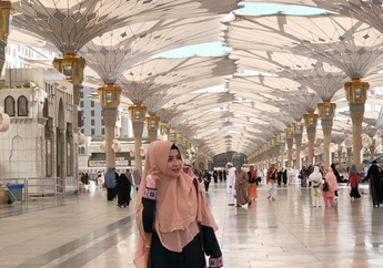  Kini Hijrah Tutup Semua Aurat, Mantan Artis Film Panas Ini Ungkap Jerit Hatinya Gegara Dipisahkan dengan Sang Anak yang Baru Berusia 5 Bulan: Sekarang Dia Udah SMA 