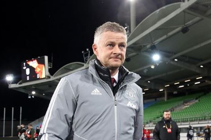 Ekspresi pelatih Manchester United, Ole Gunnar Solskjaer, dalam laga leg pertama babak 16 besar Liga Europa kontra LASK di Stadion Linzer, Kamis (12/3/2020).