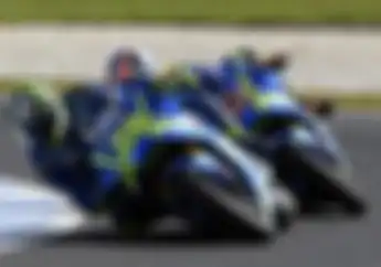 Video Pembalap Tim Suzuki Ecstar Lakukan Team Order, Tapi yang Ini Terlihat Lebih Romantis