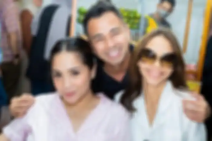 Nagita Slavina, Raffi Ahmad, dan Bunda Corla saat di Andara. 
