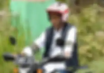 Wah, Presiden Jokowi Enggak Asal Pilih Helm. Mereknya Kekinian Banget 