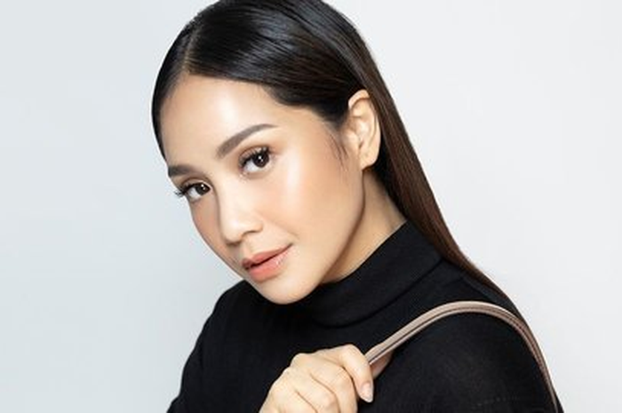 Jepit rambut Nagita Slavina