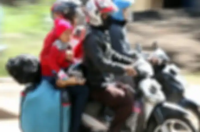 Ilusytasi mudik dengan mengendarai motor.