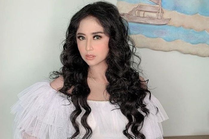 Dituding Jual Diri Lantaran Kepergok Nampang di Kelab Malam, Dewi Perssik Ngamuk Sentil Sosok Om Juli Hingga Singgung Soal 'Apem', Ada Apa?