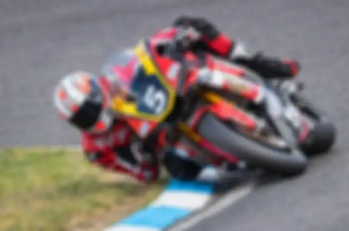 Christophe Ponsson dalam salah satu aksinya di balap Superbike Prancis