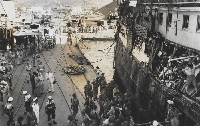 Kapal SS 'Exodus' (1928) yang merupakan pembawa pengungsi Yahudi dari Prancis yang hendak menetap di Palestina. Khawatir akan sikap Mesir dan Arab Saudi, pembatasan imigran ini diharapkan supya Inggris memenangkan hati kedua negara Arab tersebut. 