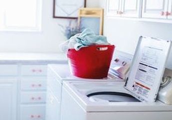 Gak Perlu Keluarkan Banyak Tenaga! Ternyata Ini Dia Tata Cara Membersihkan Mesin Cuci Bukaan Atas, Gampang Banget!