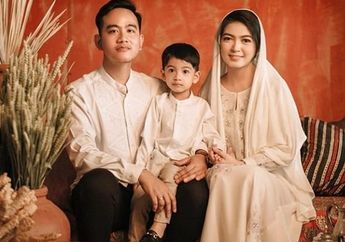 Mejeng Bareng Artis Ibu Kota di Luar Negeri, Tengok Gaya Menantu Presiden Jokowi Berbalut Baju Batik Saat Jalan-jalan di Kota Paris, Cantiknya Gak Kebanting sama Anggun C Sasmi!