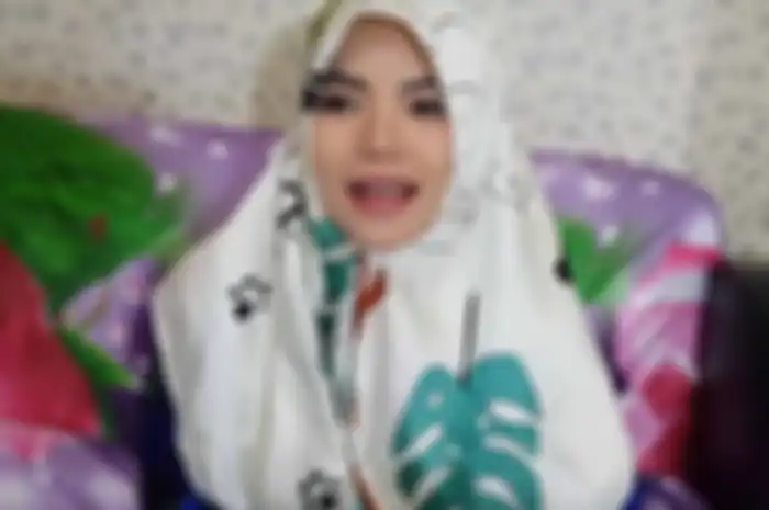 Dinar Candy berhijab