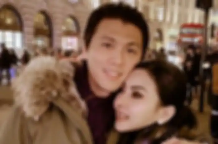 Syahrini dan Reino Barack