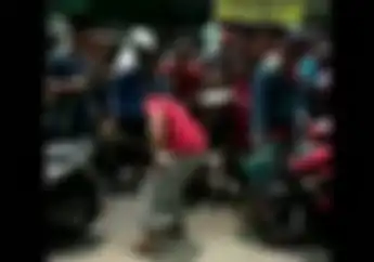 Muka Bonyok dan Berdarah, Pelaku Begal Ditangkap Warga di Bekasi, Nyaris Diseret di Jalan Raya