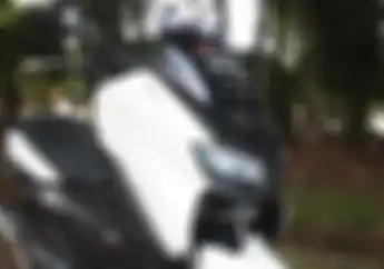 Tips Motor Warna Putih Enggak Kusam di Musim Hujan, Bisa Cuci dan Poles Bodi