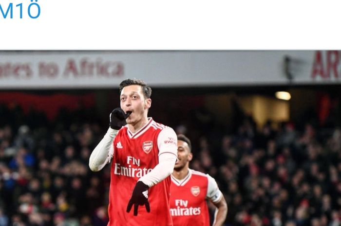 Selebrasi pemain Arsenal, Mesut Oezil, setelah berhasil menjebol gawang Newcastle United pada laga pekan ke-26 Liga Inggris di Emirates Stadium, Minggu (16/2/2020).