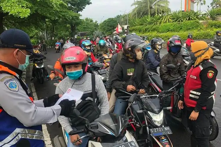 Biar Enggak Keliru, Bikers Wajib Tau Bedanya Check Point PSBB dengan Razia Lalu Lintas, Begini Kata Polisi...