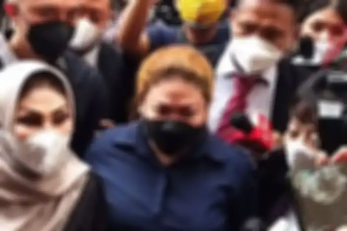 Olivia Nathania saat di Polda Metro Jaya bersama kuasa hukumnya